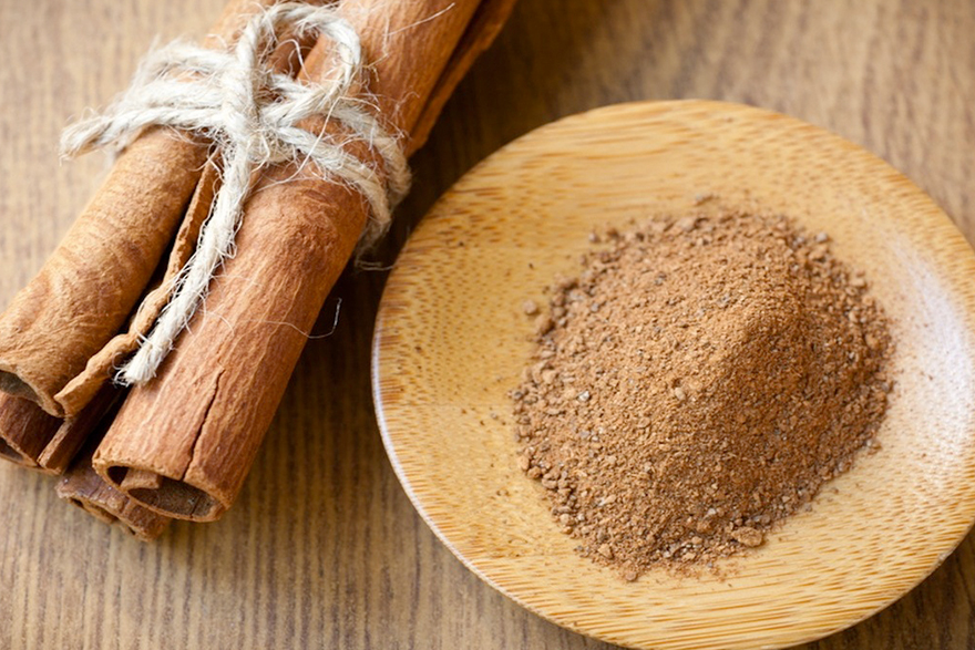 Image of Cinnamon sticks and ground Cinnamon